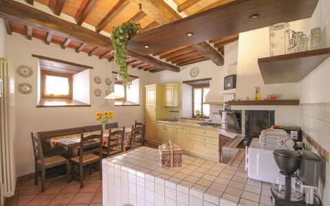 Casale Lorenzo: Mobilia, Interior Design, Pavimentazione, Legna, Cucina, Soffitto, Controsoffitto, Pavimento, Cucina & Sala Da Pranzo Tavolo, Tavolo