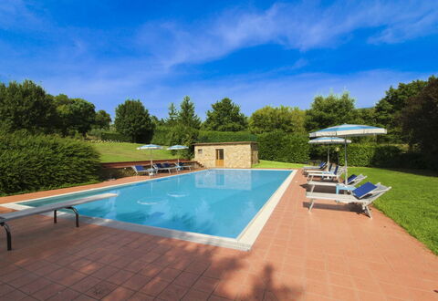 Casale Lorenzo: Albero, Plain, Lotto, Prato, Giardino, Estate, Prato, Landscaping, Cortile, Agriturismo