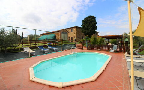 Casa Bella: Acqua, Nube, Cielo, Proprietà, Pianta, Costruzione, Piscina, Albero, Mobili Da Esterno, Shade