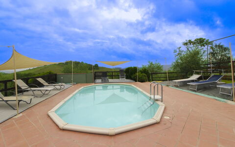 Casa Bella: Piscina, Mobili Da Esterno, Mobilia, Sedia, Ricorrere, Shade, Ombrello, Lettino, Eco Hotel, Centro Ricreativo
