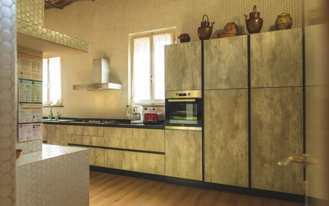 Poggio Falcone: Cabinetry, Controsoffitto, Proprietà, Mobilia, Cucina, Rubinetto, Finestra, Costruzione, Legna, Interior Design