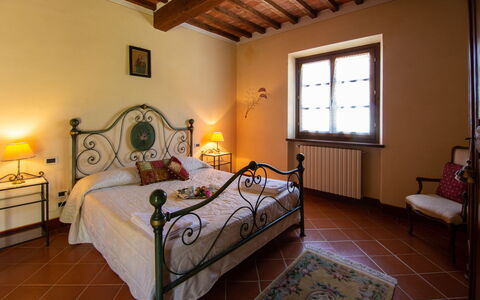 Villa degli Olivi: Camera Da Letto, Camera, Letto, Mobilia, Proprietà, Telaio Del Letto, Lenzuolo, Interior Design, Costruzione, Casa