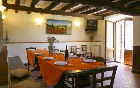 Borgo Antico: Mobilia, Tavolo, Interior Design, Soffitto, Sala Da Pranzo, Cucina & Sala Da Pranzo Tavolo, Sedia, Illuminazione, Tovaglia, Camera