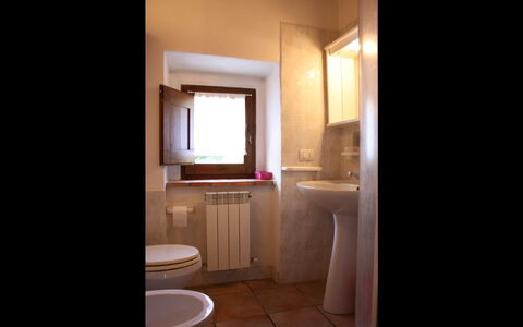 Borgo Antico: Camera, Bagno, Proprietà, Interior Design, Costruzione, Illuminazione, Mobilia, Pavimento, Casa, Mobiletto Del Bagno