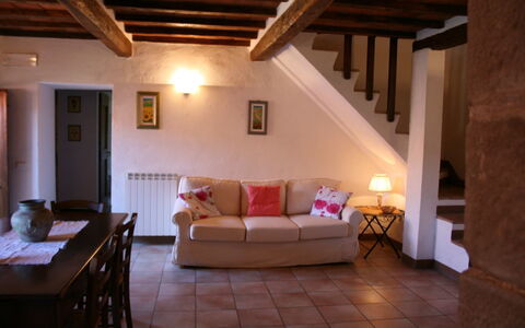 Borgo Antico: Camera, Proprietà, Costruzione, Mobilia, Interior Design, Casa, Suite, Attico, Soggiorno, Pavimento