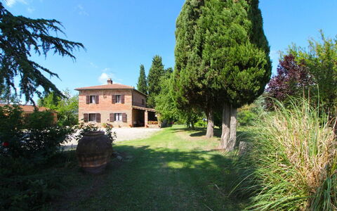 Villa Cecilia: Cielo, Pianta, Paesaggio Naturale, Albero, Finestra, Nube, Costruzione, Erba, Paesaggio, Immobiliare