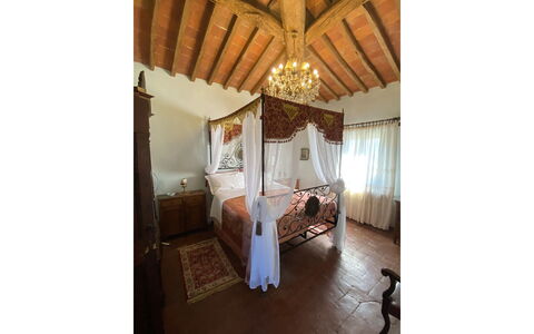 Villa Cecilia: Mobilia, Interior Design, Soffitto, Camera Da Letto, Illuminazione, Letto, Pavimento, Telaio Del Letto, Pavimentazione, Letto A Baldacchino