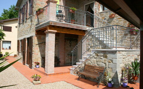 Agriturismo Arcobaleno: Pianta, Costruzione, Finestra, Vaso Di Fiori, Le Scale, Porta, Casa, Interior Design, Albero, Pianta Della Casa