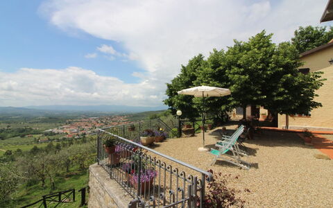 Agriturismo Arcobaleno: Nube, Cielo, Pianta, Albero, Recinzione, Costruzione, Shade, Lotto, Tempo Libero, Paesaggio