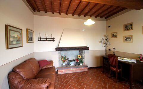 Agriturismo Arcobaleno: Camera, Proprietà, Costruzione, Mobilia, Soggiorno, Interior Design, Soffitto, Casa, Pavimento, Immobiliare