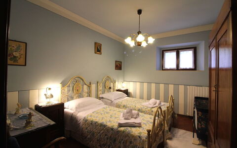 Agriturismo Arcobaleno: Camera Da Letto, Letto, Camera, Mobilia, Proprietà, Lenzuolo, Interior Design, Telaio Del Letto, Soffitto, Bedding