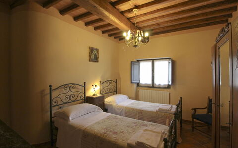 Agriturismo Ca di Vestro: Parete, Interior Design, Mobilia, Camera Da Letto, Soffitto, Letto, Camera, Pavimento, Pavimentazione, Illuminazione