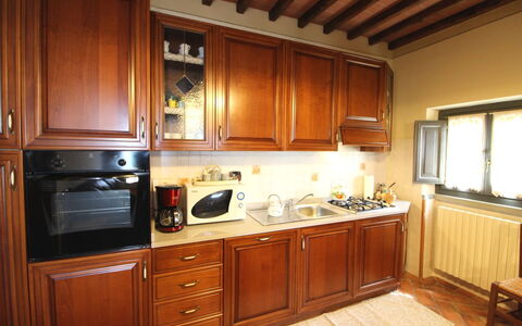 Agriturismo Ca di Vestro: Cabinetry, Mobilia, Controsoffitto, Camera, Cucina, Proprietà, Cucina Stufa, Costruzione, Interior Design, Credenza
