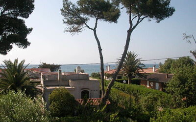 Vista del amre dal giardino