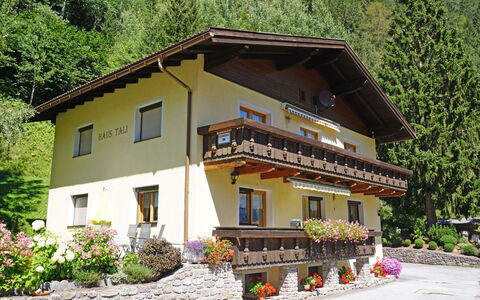 Arlberg: Pianta, Proprietà, Finestra, Costruzione, Albero, Casa, Tempo Libero, Fiore, Villetta, Cielo