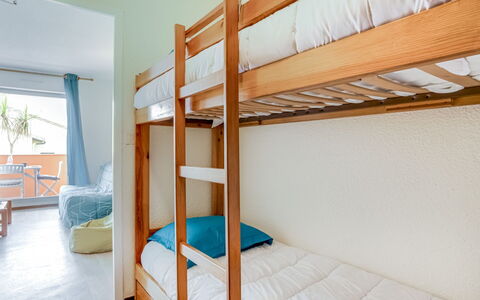 La Dune: Letto A Castello, Mobilia, Legna, Costruzione, Comfort, Ostello, Pavimento, Pianta Della Casa, Finestra