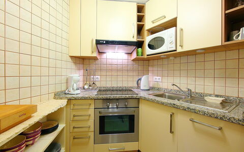 Casa Gran Sorolla: Proprietà, Camera, Cucina, Cabinetry, Mobilia, Interior Design, Costruzione, Giallo, Controsoffitto, Casa
