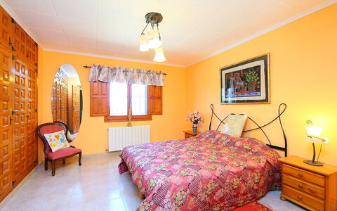 Casa Gran Sorolla: Camera Da Letto, Letto, Camera, Lenzuolo, Mobilia, Proprietà, Bedding, Telaio Del Letto, Soffitto, Interior Design