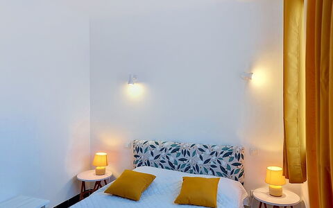 Les Hirondelles: Interior Design, Camera Da Letto, Letto, Mobilia, Lenzuolo, Bedding, Pavimento, Pavimentazione, Camera, Tessile