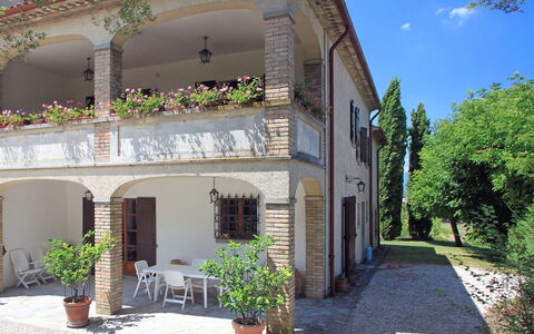 Montebello: Proprietà, Costruzione, Casa, Immobiliare, Estate, Architettura, Casa, Facciata, Villa, Cortile