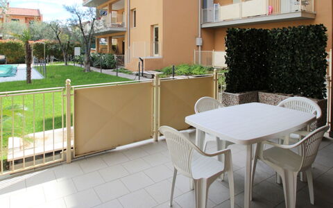 Il Piccolo: Proprietà, Costruzione, Immobiliare, Casa, Camera, Mobilia, Appartamento, Balcone, Pavimento, Tavolo