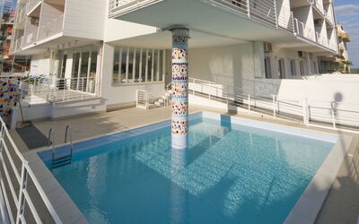 Roseto Degli Abruzzi 200: Acqua, Proprietà, Giorno, Costruzione, Piscina, Azzurro, Shade, Illuminazione, Cielo, Corpo D'Acqua