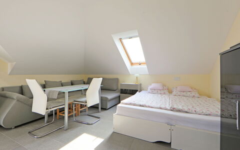 Elisabeta 02: Mobilia, Comfort, Costruzione, Sedia, Tavolo, Interior Design, Finestra, Shade, Legna, Pavimentazione