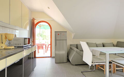 Elisabeta 02: Costruzione, Mobilia, Controsoffitto, Elettrodomestico Da Cucina, Comfort, Arancia, Cabinetry, Casa, Interior Design