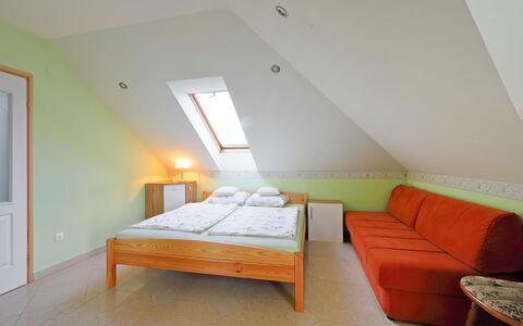 Elisabeta 02: Costruzione, Mobilia, Comfort, Arancia, Casa, Telaio Del Letto, Legna, Lampada, Porta, Interior Design