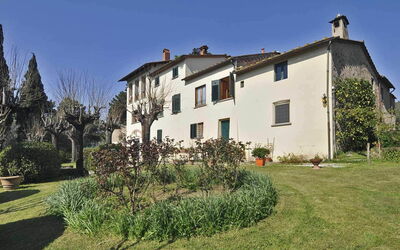 fronte della casa in inverno