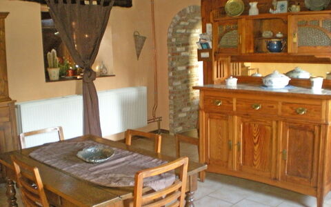 Ma Campagne: Mobilia, Camera, Proprietà, Tavolo, Pavimento, Color Legno, Interior Design, Costruzione, Latifoglie, Cabinetry