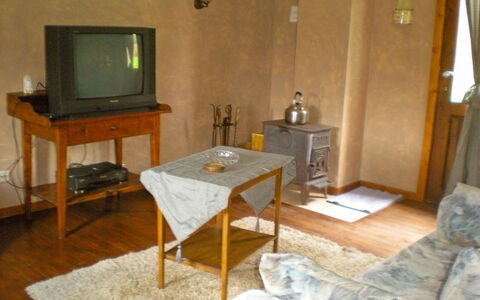 Ma Campagne: Camera, Mobilia, Proprietà, Soggiorno, Tavolo, Interior Design, Pavimento, Parete, Costruzione, Latifoglie