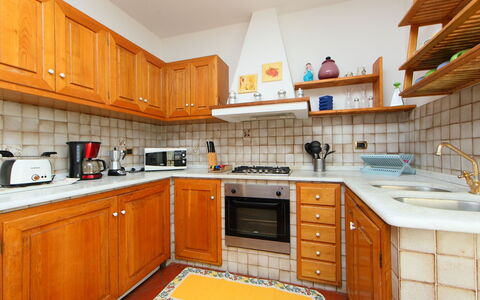 Olivo: Controsoffitto, Cucina, Cabinetry, Proprietà, Camera, Mobilia, Costruzione, Arancia, Interior Design, Immobiliare