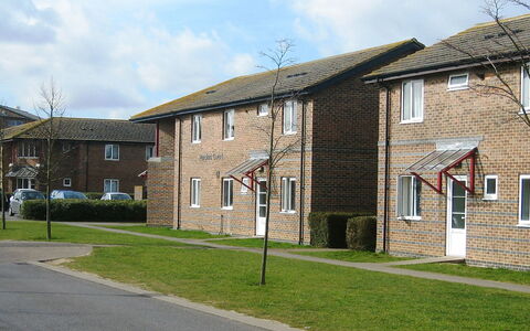 Canterbury 100: Nube, Cielo, Finestra, Costruzione, Pianta, Porta, Lotto, Casa, Zona Residenziale, Erba