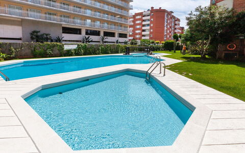 Las Americas: Acqua, Costruzione, Pianta, Giorno, Proprietà, Piscina, Azzurro, Verde, Finestra, Albero