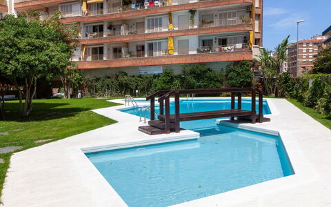 Las Americas: Acqua, Pianta, Costruzione, Proprietà, Giorno, Finestra, Piscina, Azzurro, Albero, Shade