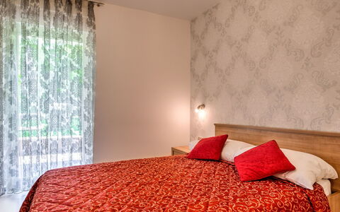 Nicole: Camera Da Letto, Camera, Letto, Mobilia, Tenda, Lenzuolo, Interior Design, Proprietà, Finestra Trattamento, Bedding