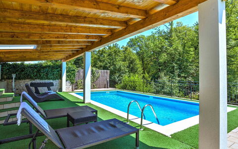 Nicole: Proprietà, Piscina, Erba, Casa, Costruzione, Tempo Libero, Immobiliare, Camera, Portico, Backyard