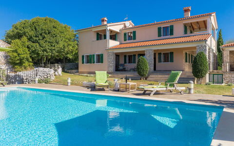 Albina: Acqua, Pianta, Cielo, Proprietà, Costruzione, Finestra, Blu, Piscina, Shade, Albero