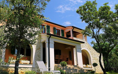 Biljana: Casa, Proprietà, Casa, Costruzione, Immobiliare, Estate, Architettura, Zona Residenziale, Albero, Dimora