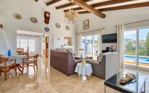 Isabel: Proprietà, Camera, Costruzione, Immobiliare, Mobilia, Casa, Interior Design, Pavimento, Soffitto, Casa
