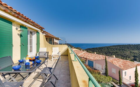 Le Belvédère: Proprietà, Casa, Costruzione, Immobiliare, Appartamento, Cielo, Azzurro, Casa, Tetto, Vacanza