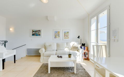 Le Belvédère: Camera, Soggiorno, Proprietà, Bianca, Mobilia, Interior Design, Pavimento, Costruzione, Casa, Soffitto