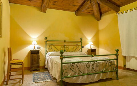 Casa la Primula: Mobilia, Interior Design, Pavimentazione, Letto, Pavimento, Camera Da Letto, Camera, Biancheria, Soffitto, Telaio Del Letto