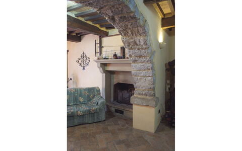 Casa la Primula: Parete, Muro ​​Di Pietra, Materiali Naturali, Soggiorno, Focolare, Brick, Camino, Pianta Della Casa, Latifoglie, Piastrella