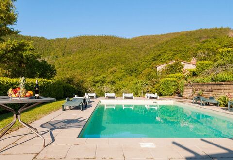 Casa la Primula: Acqua, Pianta, Cielo, Proprietà, Mobilia, Costruzione, Piscina, Albero, Mobili Da Esterno, Erba