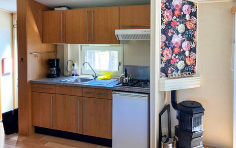 Wieringen 200: Cabinetry, Controsoffitto, Lavandino Della Cucina, Prodotto, Costruzione, Lavello, Elettrodomestico Da Cucina, Cucina Stufa, Interior Design, Legna