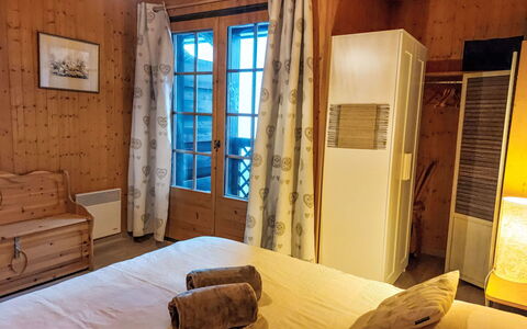 Le Clos Alpin: Mobilia, Legna, Interior Design, Pavimento, Pavimentazione, Soffitto, Camera Da Letto, Letto, Camera, Lenzuolo