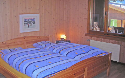 Chalet Almis 5: Specchio, Proprietà, Costruzione, Mobilia, Comfort, Legna, Letto, Telaio Del Letto, Interior Design, Tessile