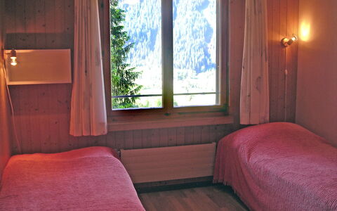 Chalet Almis 5: Finestra, Comfort, Pianta, Legna, Tessile, Shade, Costruzione, Architettura, Interior Design